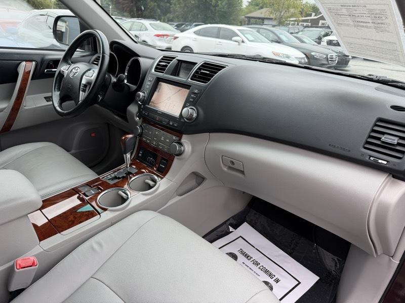 Toyota Highlander Limited 2WD 2011