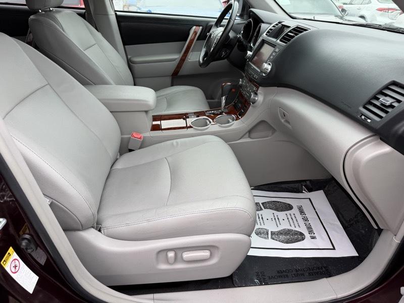 Toyota Highlander Limited 2WD 2011