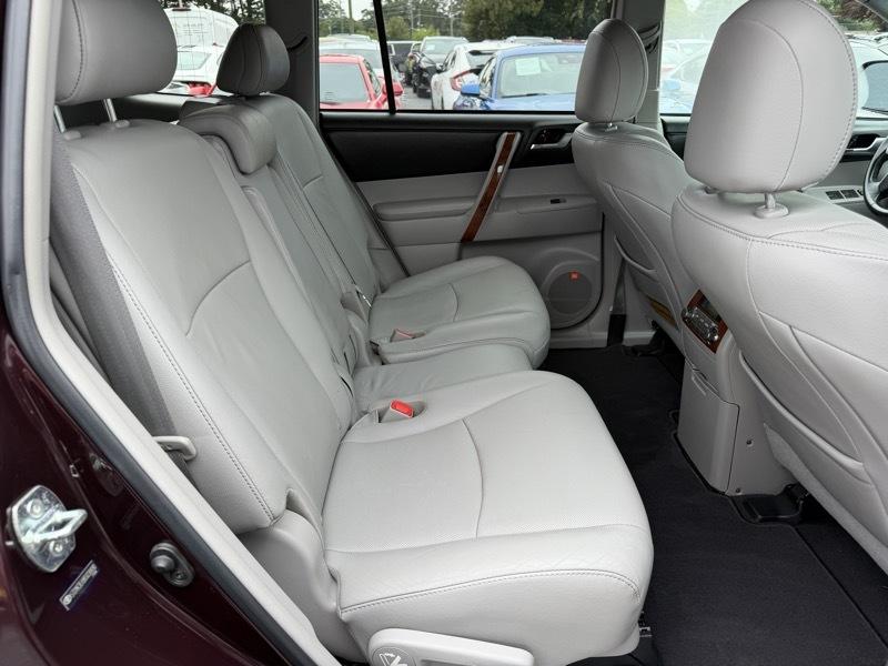 Toyota Highlander Limited 2WD 2011