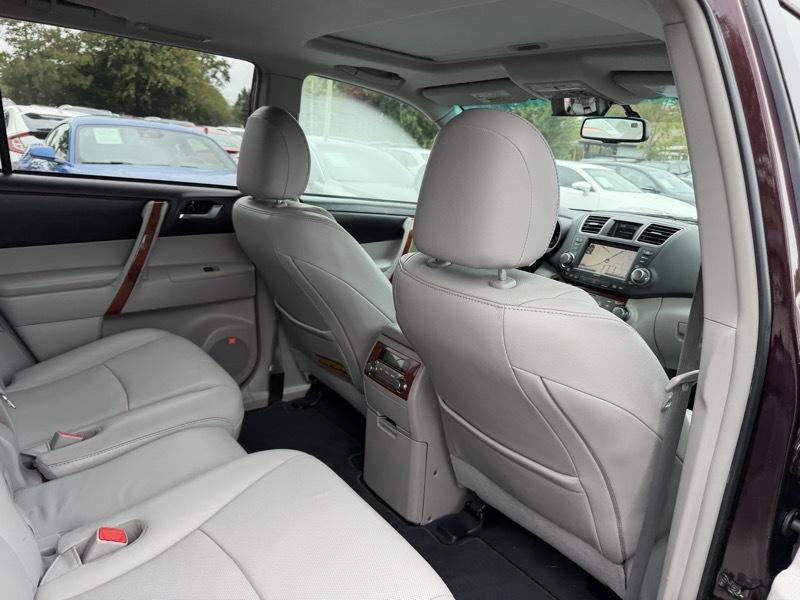 Toyota Highlander Limited 2WD 2011