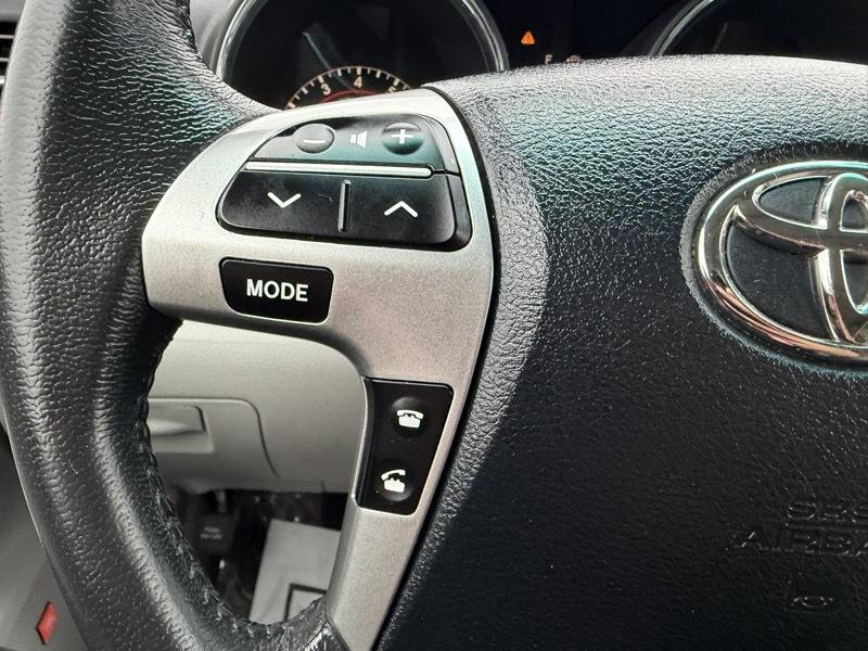 Toyota Highlander Limited 2WD 2011