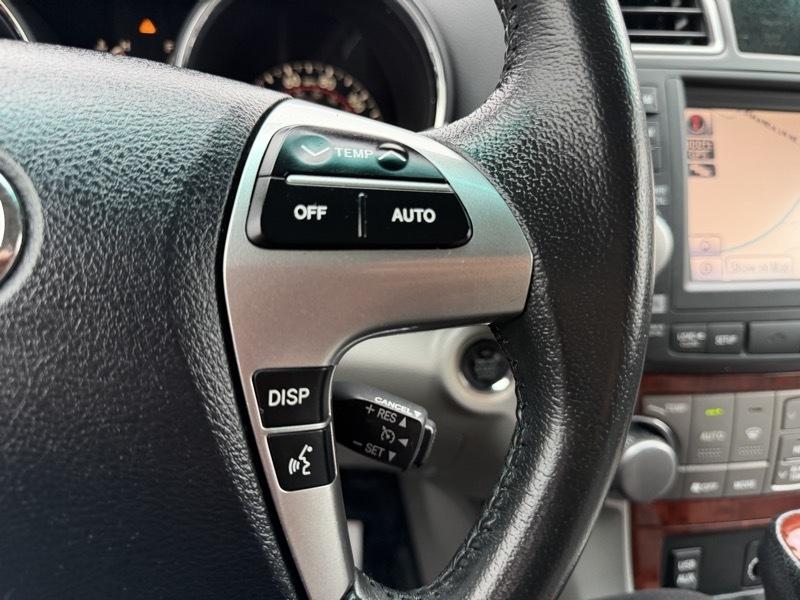 Toyota Highlander Limited 2WD 2011