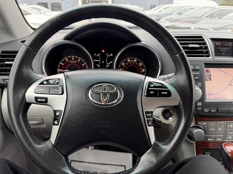 Toyota Highlander Limited 2WD 2011