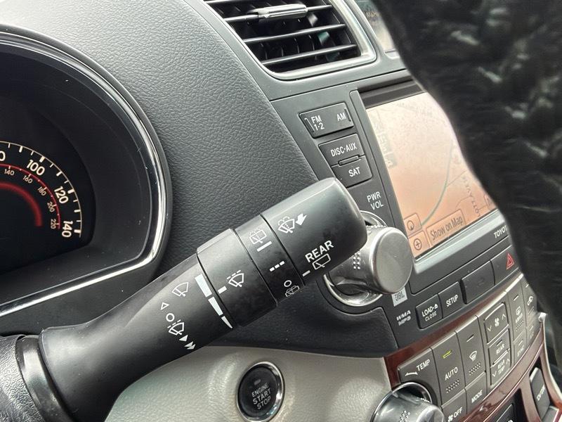 Toyota Highlander Limited 2WD 2011
