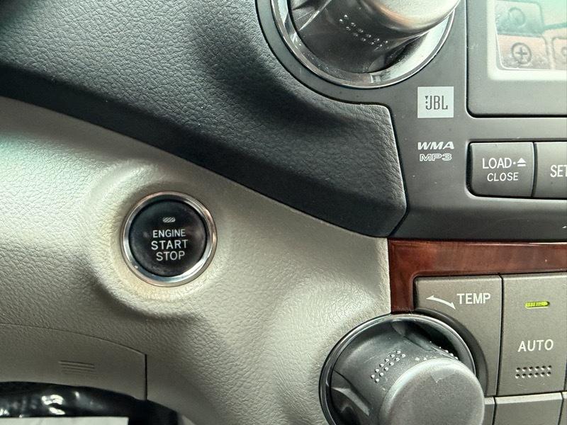 Toyota Highlander Limited 2WD 2011