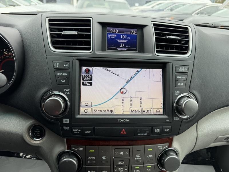 Toyota Highlander Limited 2WD 2011