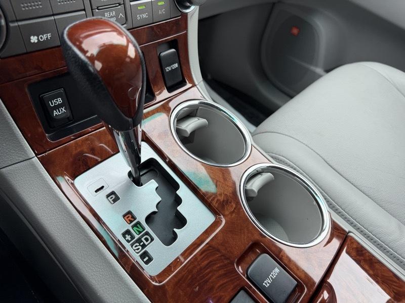 Toyota Highlander Limited 2WD 2011