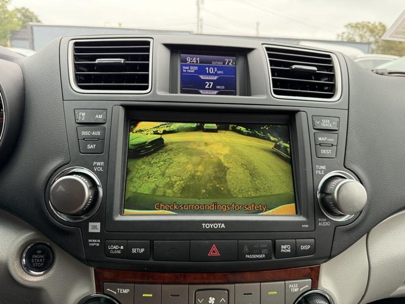 Toyota Highlander Limited 2WD 2011