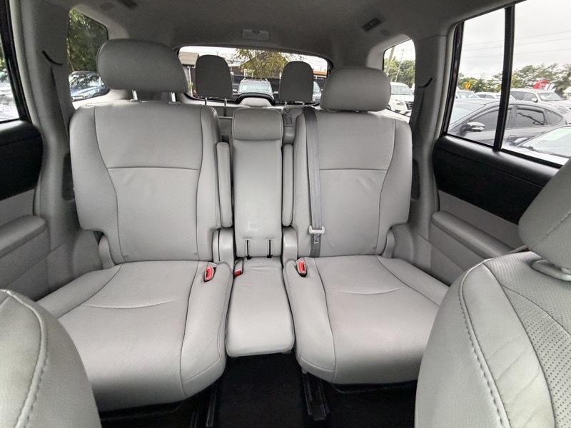 Toyota Highlander Limited 2WD 2011