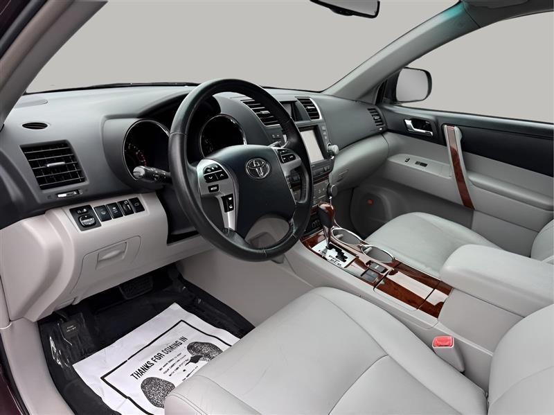 Toyota Highlander Limited 2WD 2011