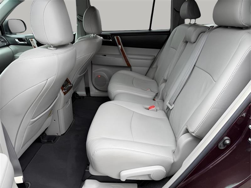 Toyota Highlander Limited 2WD 2011