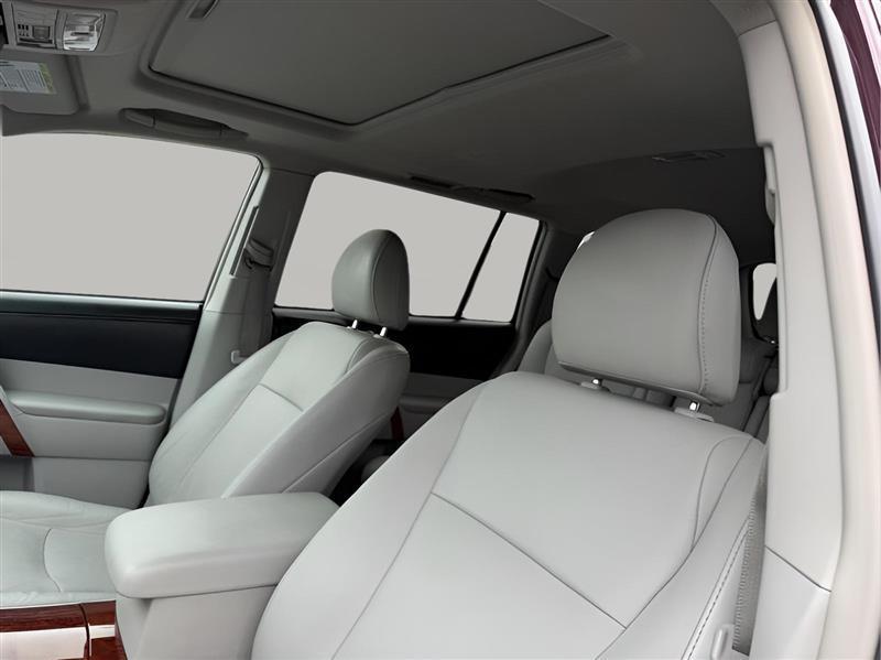 Toyota Highlander Limited 2WD 2011