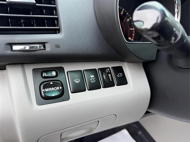 Toyota Highlander Limited 2WD 2011