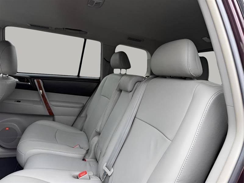 Toyota Highlander Limited 2WD 2011