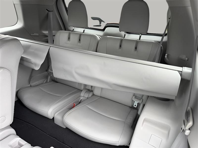 Toyota Highlander Limited 2WD 2011