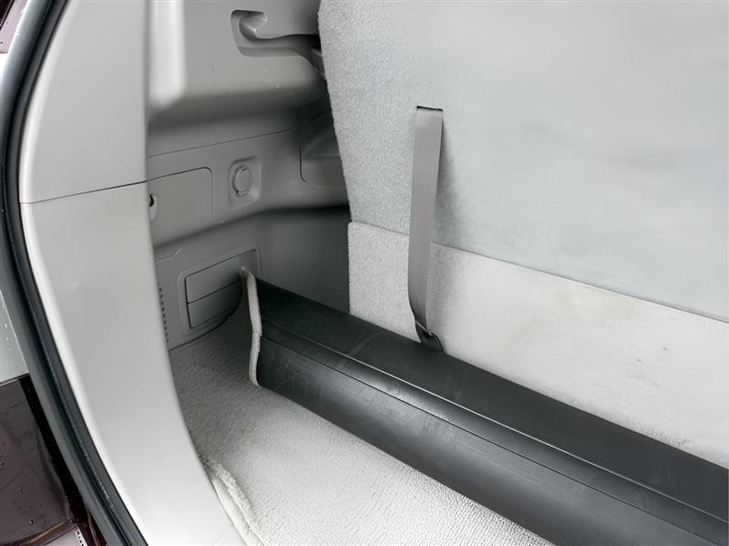Toyota Highlander Limited 2WD 2011