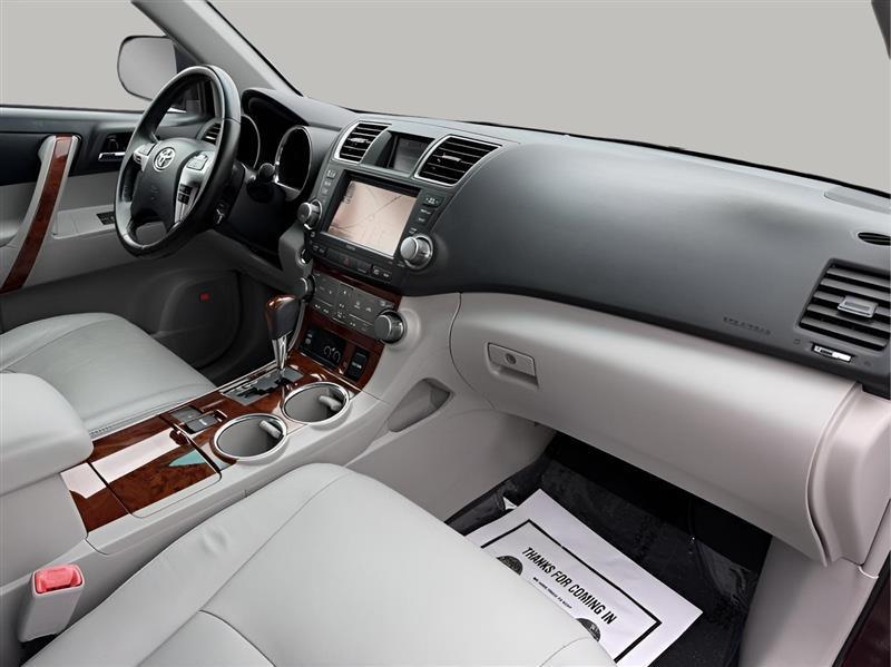Toyota Highlander Limited 2WD 2011