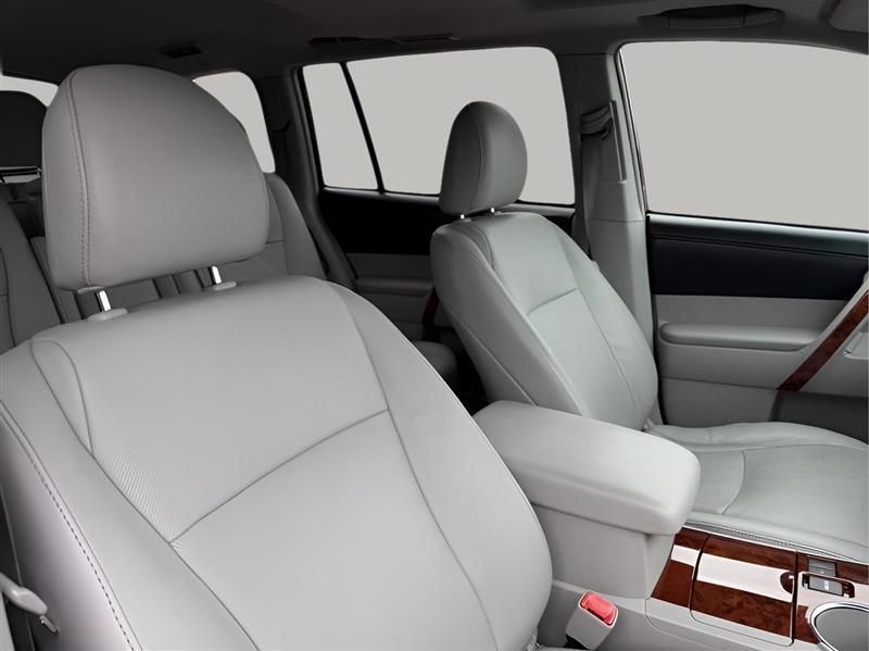 Toyota Highlander Limited 2WD 2011