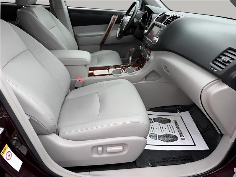 Toyota Highlander Limited 2WD 2011