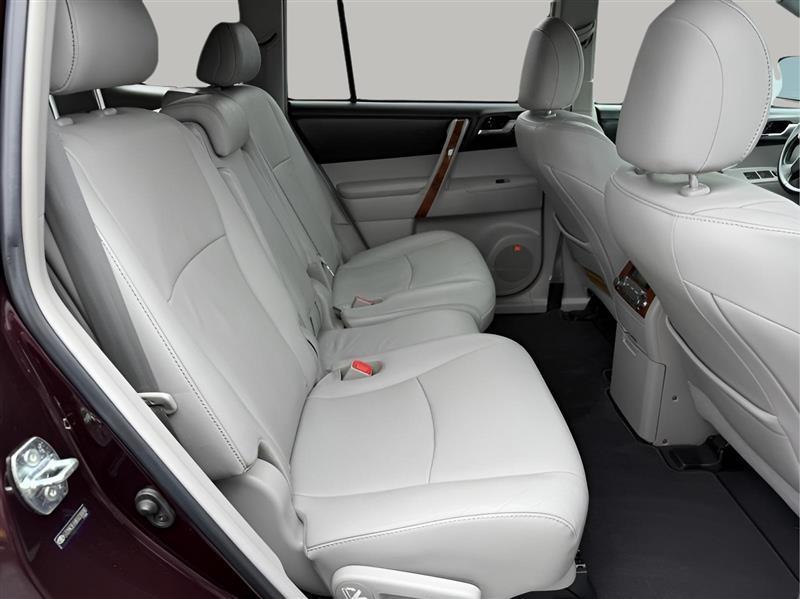 Toyota Highlander Limited 2WD 2011