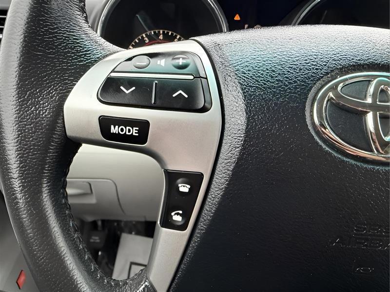 Toyota Highlander Limited 2WD 2011