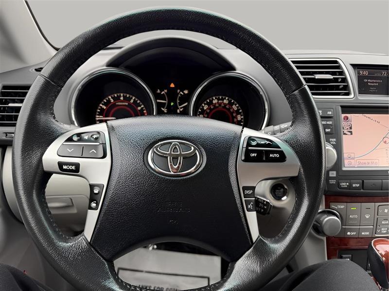 Toyota Highlander Limited 2WD 2011