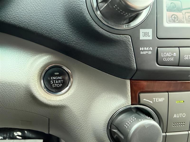 Toyota Highlander Limited 2WD 2011