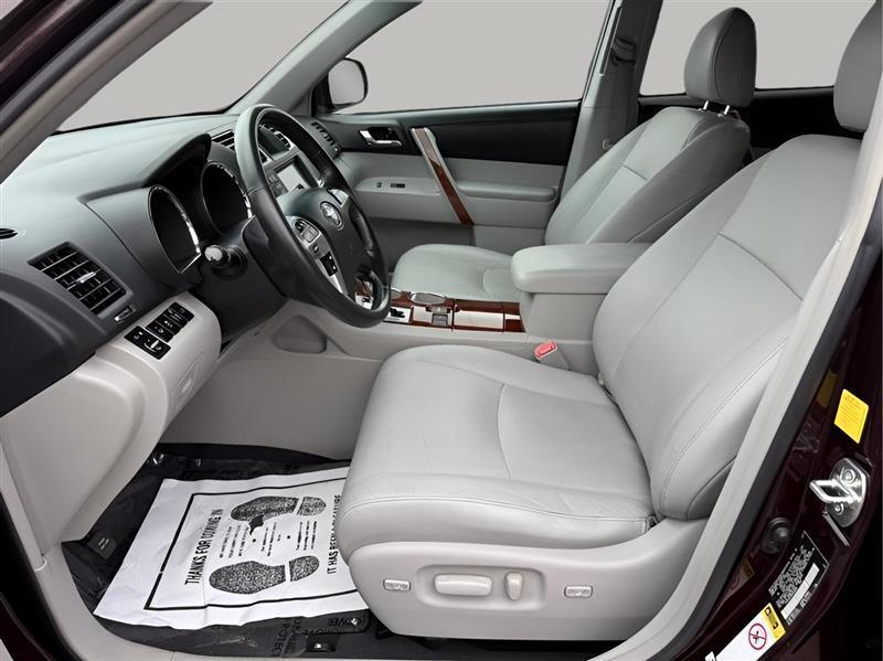 Toyota Highlander Limited 2WD 2011