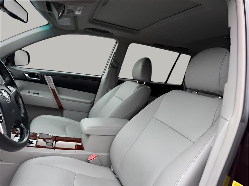 Toyota Highlander Limited 2WD 2011