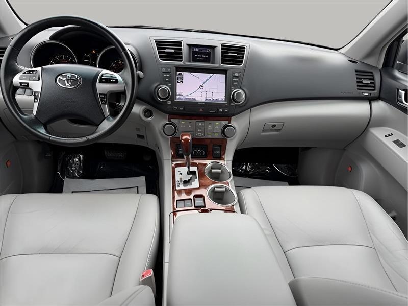 Toyota Highlander Limited 2WD 2011
