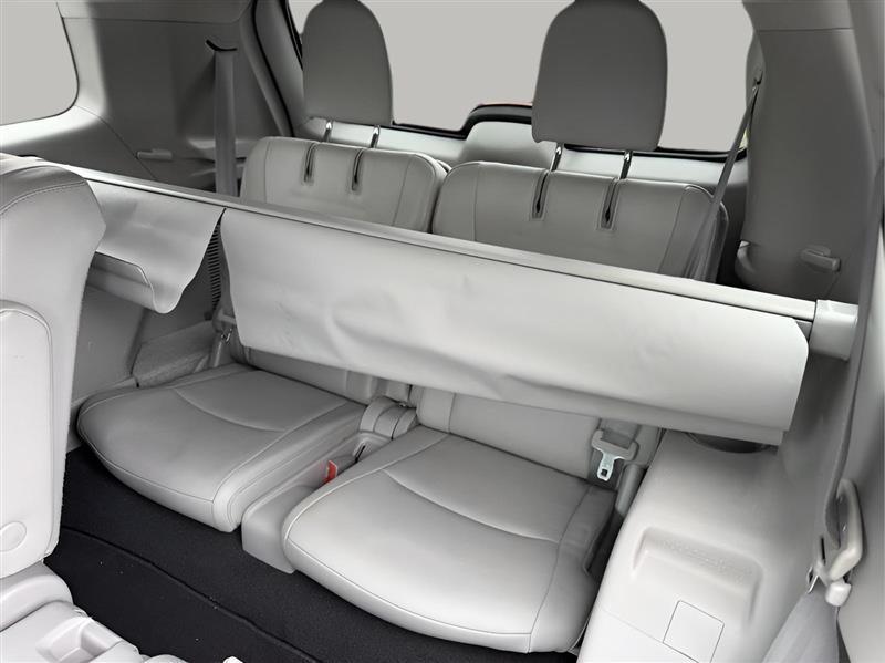 Toyota Highlander Limited 2WD 2011