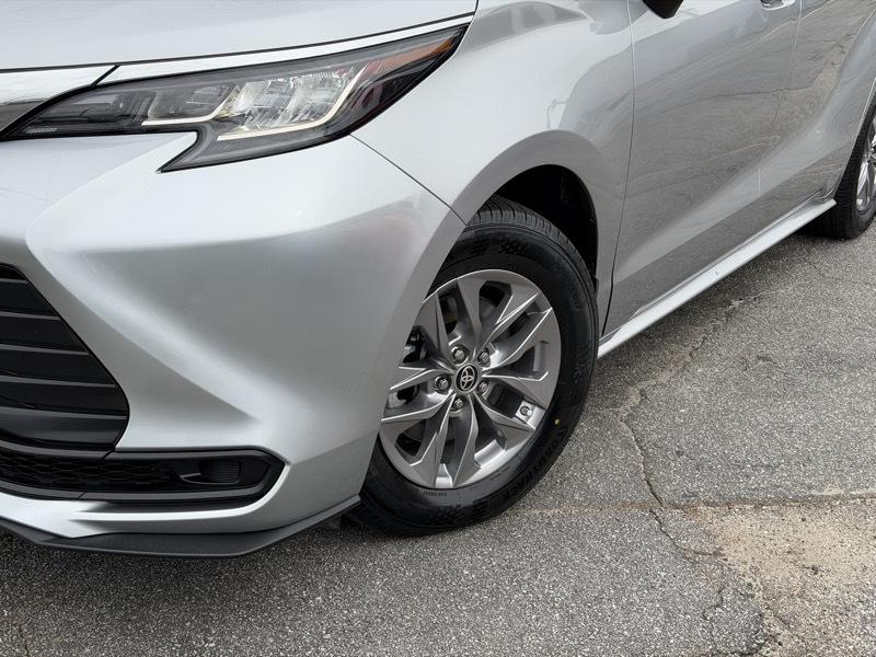 Toyota Sienna LE 8-Passenger 2022