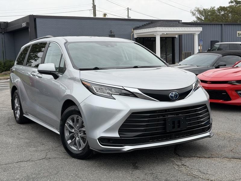Toyota Sienna LE 8-Passenger 2022