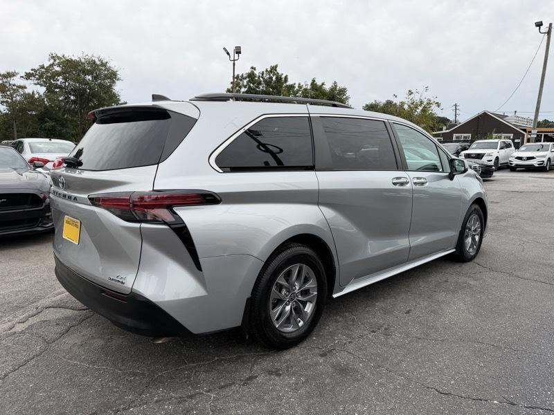Toyota Sienna LE 8-Passenger 2022