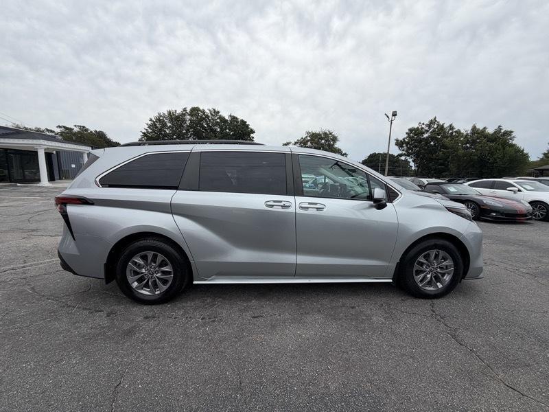 Toyota Sienna LE 8-Passenger 2022