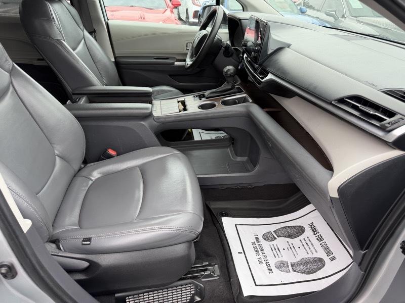 Toyota Sienna LE 8-Passenger 2022
