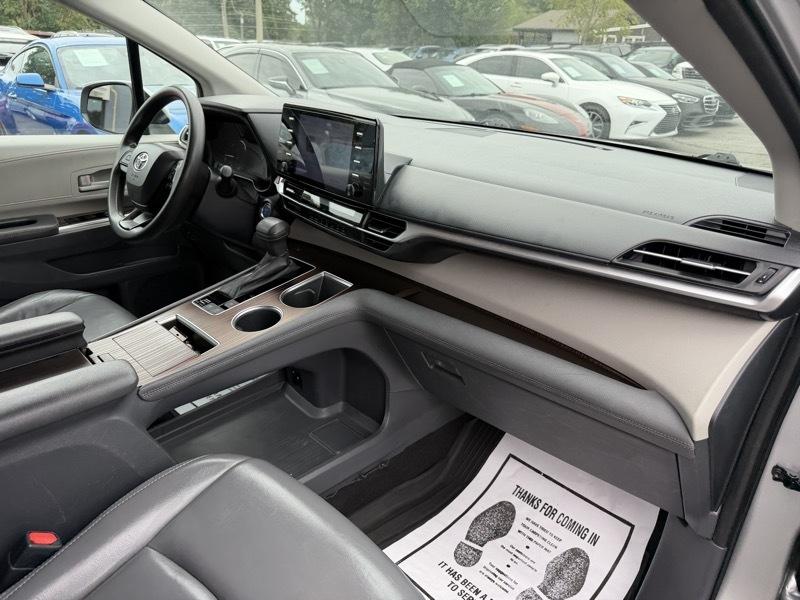 Toyota Sienna LE 8-Passenger 2022
