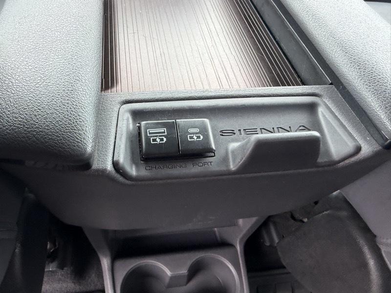 Toyota Sienna LE 8-Passenger 2022