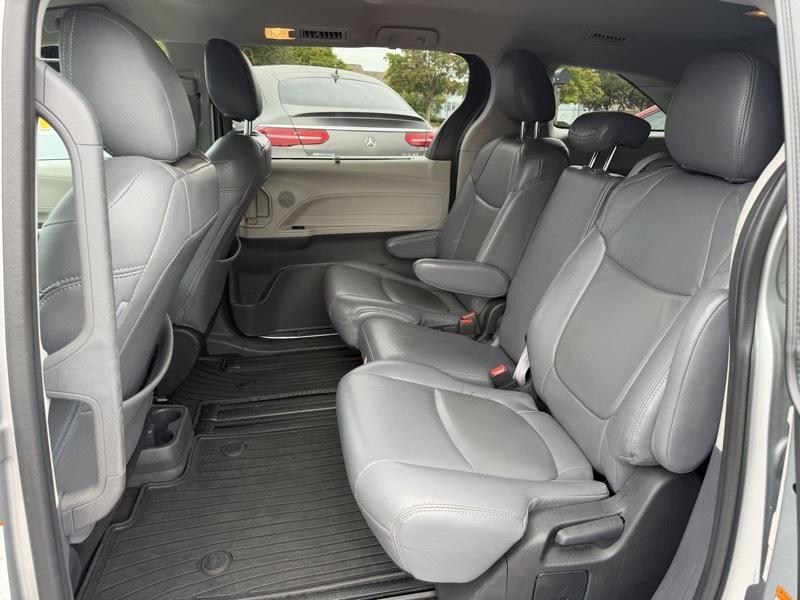 Toyota Sienna LE 8-Passenger 2022