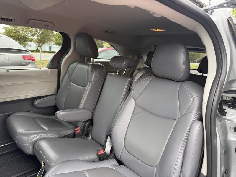 Toyota Sienna LE 8-Passenger 2022