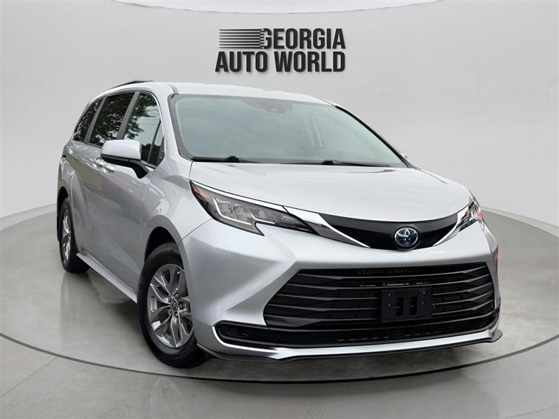 Toyota Sienna LE 8-Passenger 2022