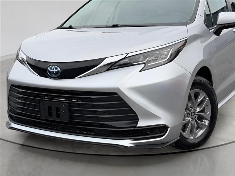 Toyota Sienna LE 8-Passenger 2022