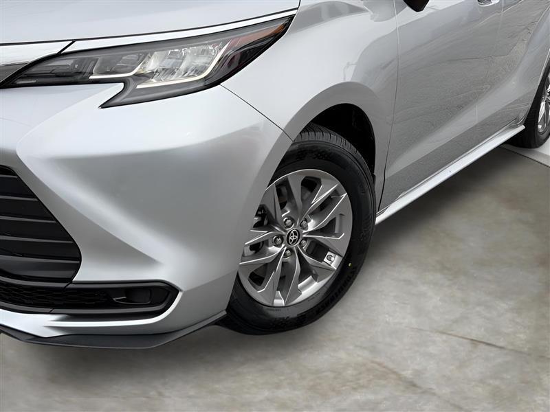 Toyota Sienna LE 8-Passenger 2022