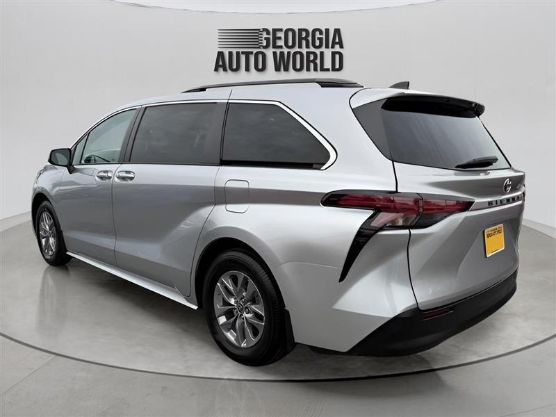 Toyota Sienna LE 8-Passenger 2022