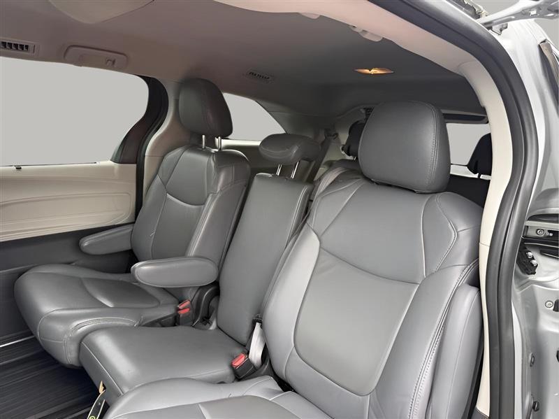 Toyota Sienna LE 8-Passenger 2022