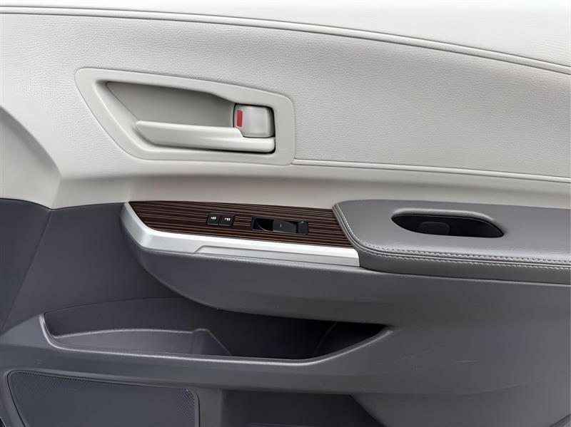 Toyota Sienna LE 8-Passenger 2022