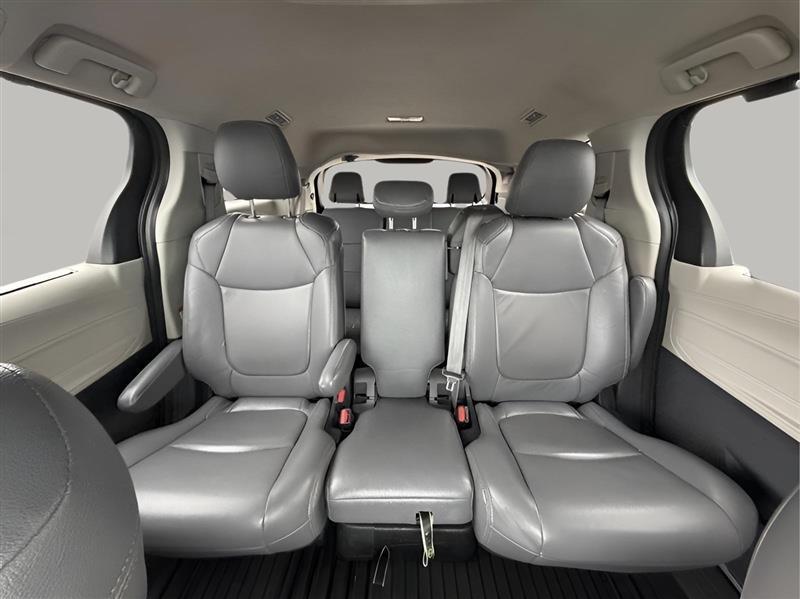 Toyota Sienna LE 8-Passenger 2022