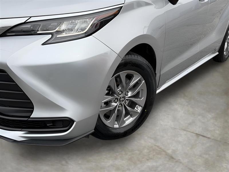 Toyota Sienna LE 8-Passenger 2022