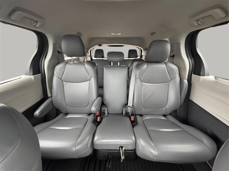 Toyota Sienna LE 8-Passenger 2022