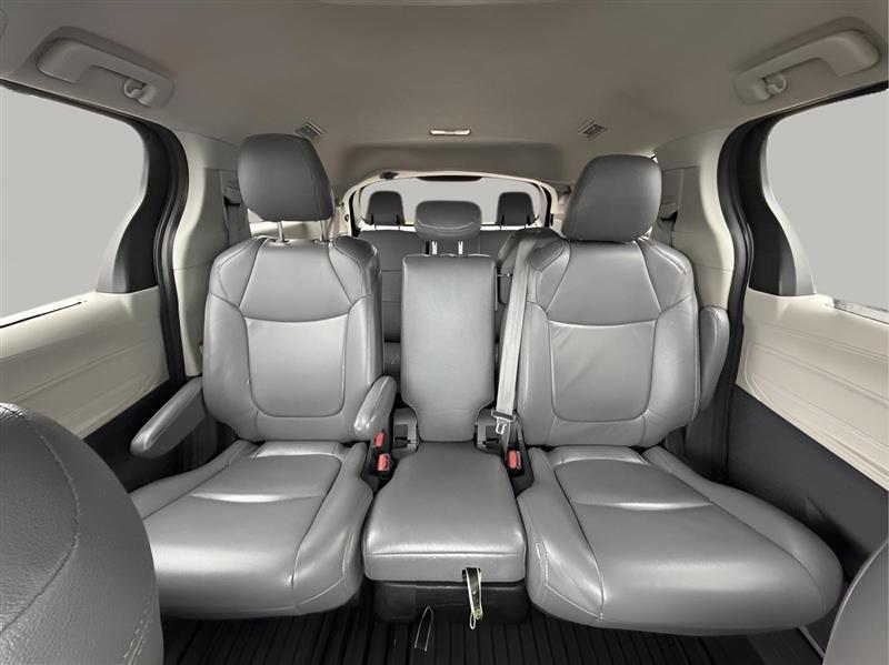 Toyota Sienna LE 8-Passenger 2022
